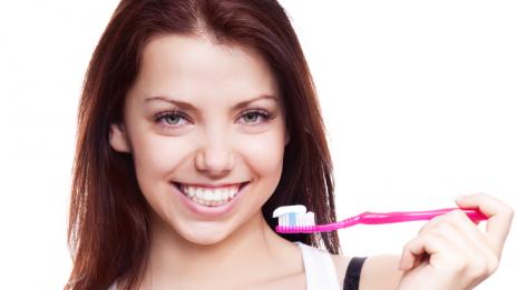 Мийте зъбите си половин час след хранене