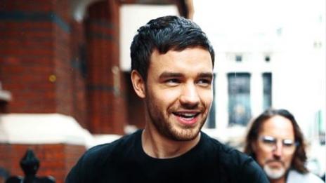 Наоми заряза Лиъм, той я замести с нейна колежка