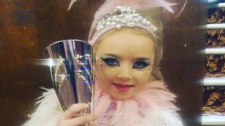 7-годишно момиче мечтае за слава, майката плаща