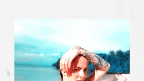 Чар или бедствие: Рут Колева с едни гърди напред