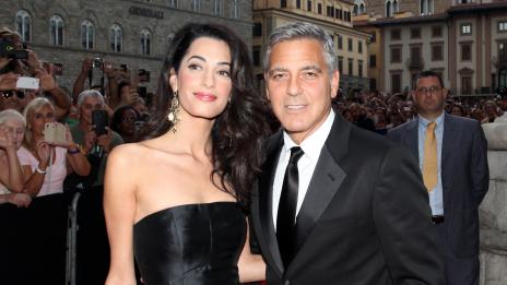 Клуни и Амал отложиха предварителната сватбена вечеря