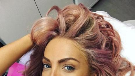 Чар или бедствие: Русата Златка стана Розовата Златка