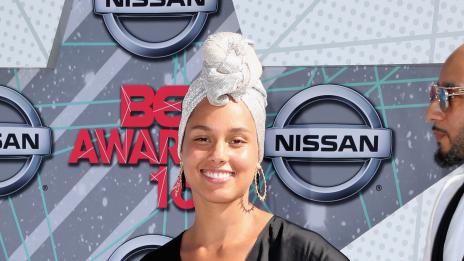 Алиша Кийс отново без грим и прическа