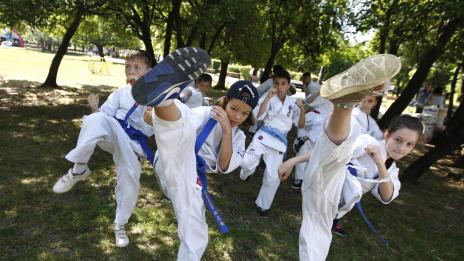 Деца отпразнуваха 1 юни с открит клас по карате киокушин в парк Гео Милев