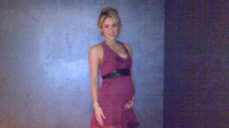 Шакира показа корема си