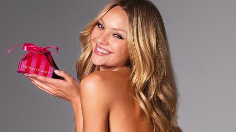 Три модни ангела радват фенове с коледен стриптийз