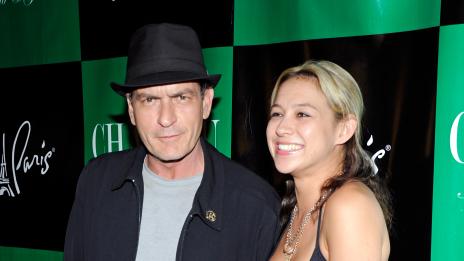 Песента на Чарли и Снууп за пръв път в ефир (видео)