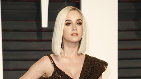 Кейти Пери лекувала хомосексуалност с молитви