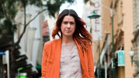 Скъсаните дънки са моден хит