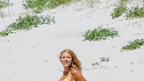 Блейк Лайвли показа горещо тяло по бански