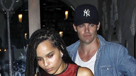 Крис Пайн има връзка със Зоуи Кравиц