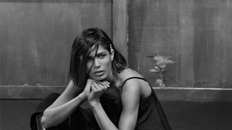 Фрида Пинто: Не обичам да се гледам в огледалото