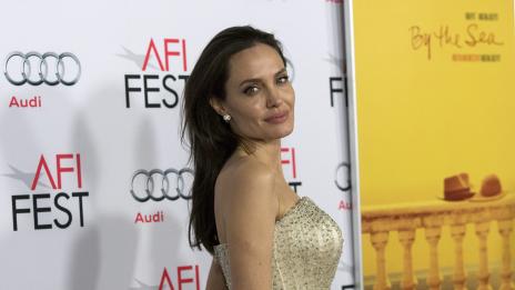 Джоли се мести в новото си имение в Лос Анджелис