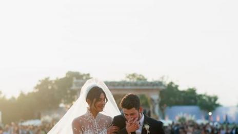 Подарък от свекървата: Приянка с обеци за 80 000 долара