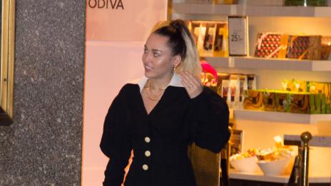 Папараци: Майли Сайръс с ефектна визия