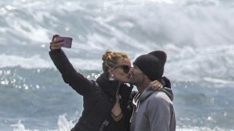 Роузи и Джейсън: Романтика в мрачния ден