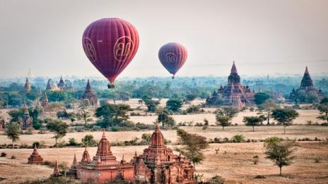 Магическа обиколка с балон над Баган