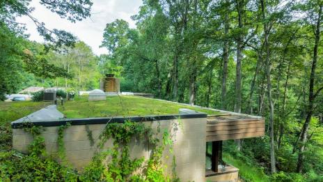 Къща в бункера или бункер в къщата?