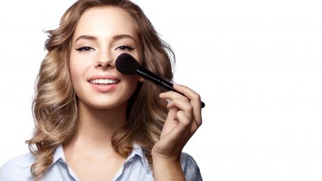 4 трика за по-качествен и бърз грим