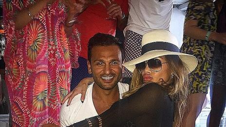 Никол потърсила утеха в обятията на гръцки милионер