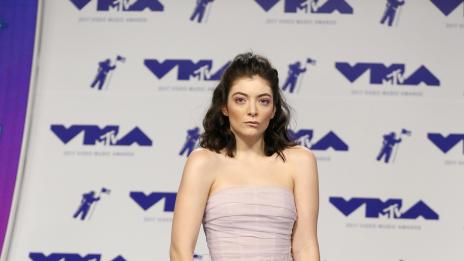 Най-добре облечените звезди на наградите на MTV