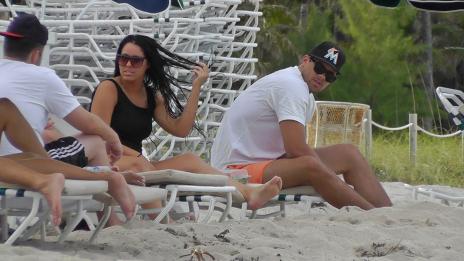 Крис Хъмфрис си заби друга добре заоблена брюнетка