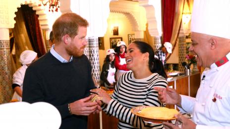Глезят Хари и Меган с марокански деликатеси