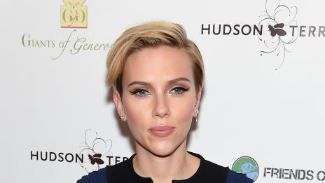 Скарлет Йохансон показа перфектна форма шест седмици, след като роди