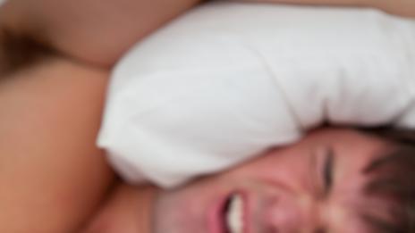 Уморените мъже са по-атрактивни сексуално за жените?