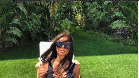 Николета разпуска в Турция, извади на показ дупара