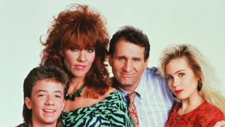 Нова ТВ ще заснеме адаптация на световния хит „Женени с деца”