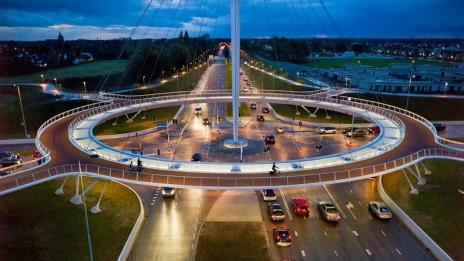 Холандският мост, който завладя всички велосипедисти и пешеходци