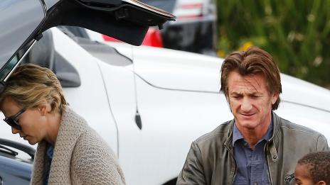 Чарлийз и Шон приличат на стара семейна двойка