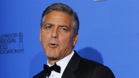 Клуни се появи на наградите „Златен глобус“ в сватбения си смокинг