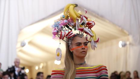 Как Кара Делевин бори депресията?