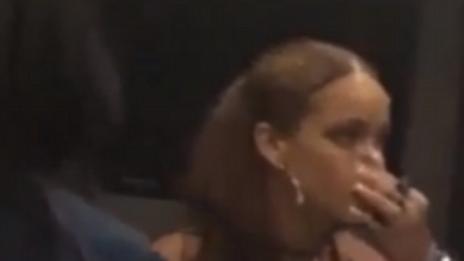 Риана беше хваната да смърка кокаин?