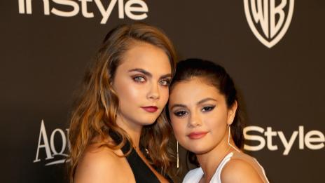 Селена Гомес: Харесва ми да мислят, че с Кара Делевин сме гаджета