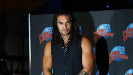 Джейсън Момоа живее без технологиите