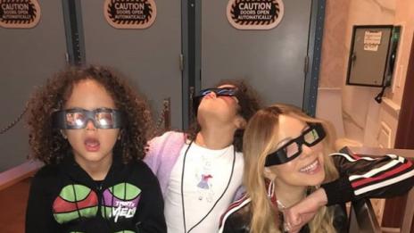 Марая продава бижута, кариерата й загива!