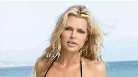 Софи Монк – повече от красиво лице и тяло