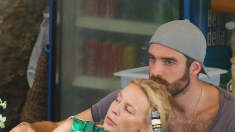 Кайли Миноуг се готви за своята първа сватба