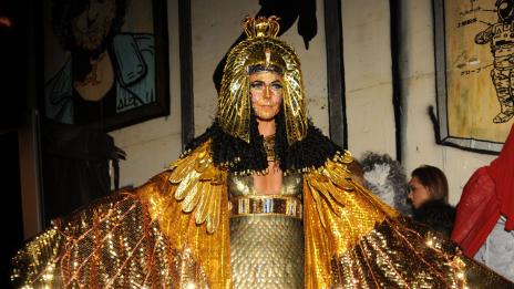 Хайди вдига парти като Клеопатра