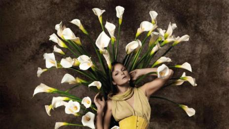 Нимфа сред цветя