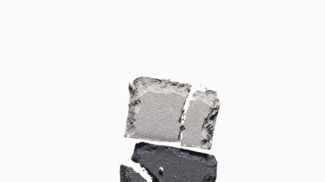 Как да поправите счупените руж и сенки