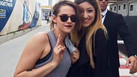 Когато феновете причакат любимите звезди на летището