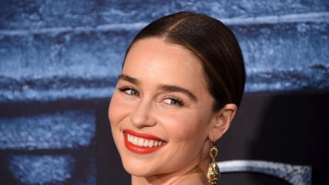 Емилия Кларк изненада с нова прическа