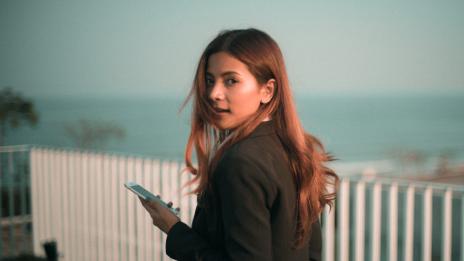 Защо тайно обичаме унижението на околните?