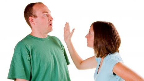 Защо е приемливо една жена да зашлеви мъж