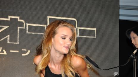 Роузи Хънтингтън-Уайтли бяга от суетата в нов дом