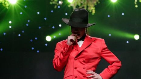 Славея Сиракова – модел на мъжки дрехи